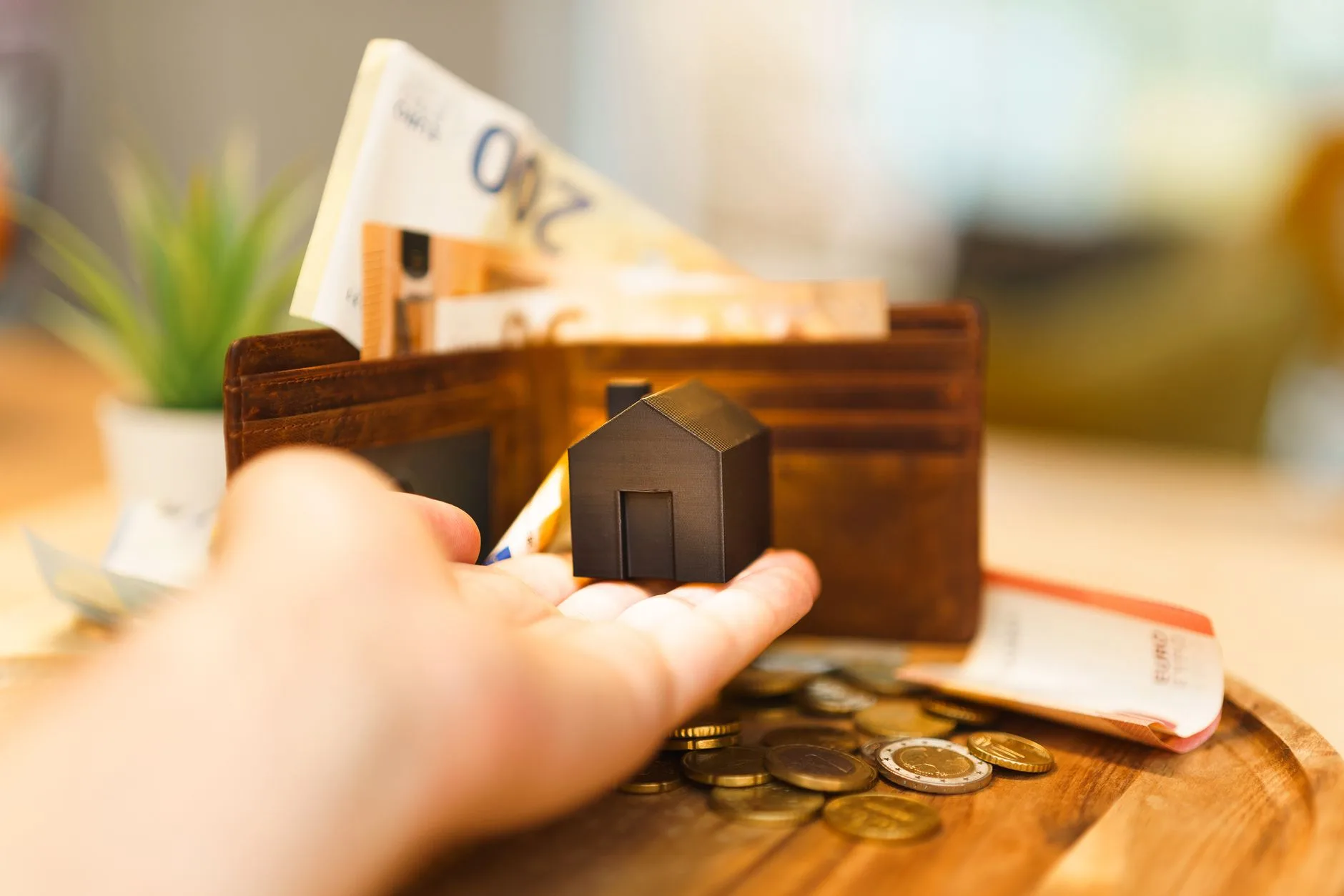 How to Budget for a House Purchase: Upfront Costs, Monthly Expenses, and Savings Planning