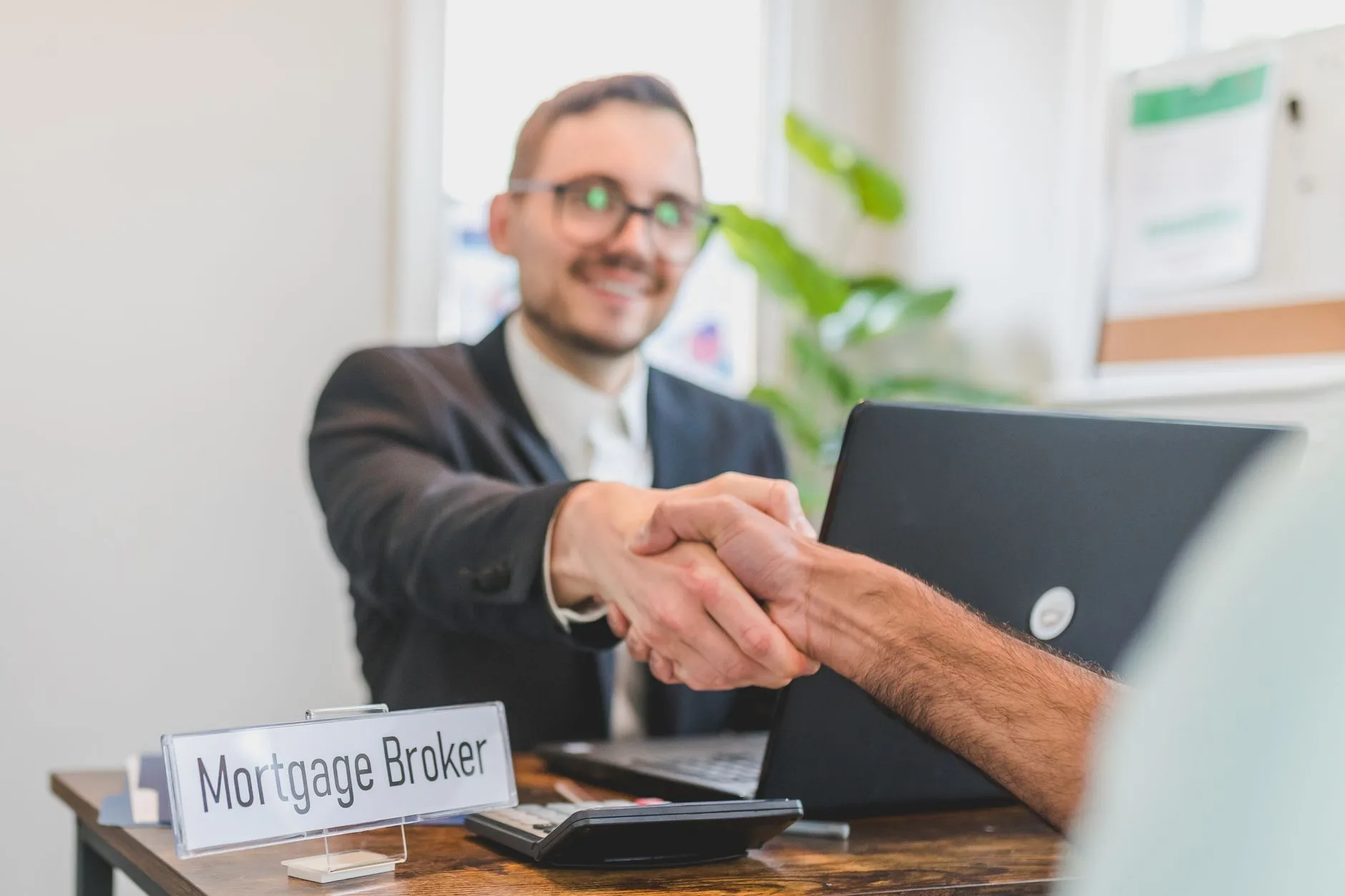 Mortgage Broker vs Mortgage Lender: Key Differences and How to Choose